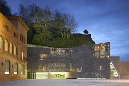 façade extérieure du Musée San Telmo à San Sebastian (Espagne)