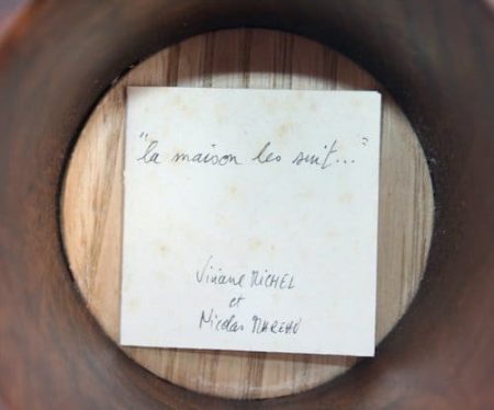 signature coffret en bois ouvert du Livre d'artiste de Viviane Michel "la maison les suit"